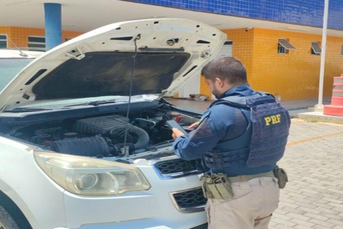 Durante fiscalização em Paulo Afonso, PRF recupera veículo roubado