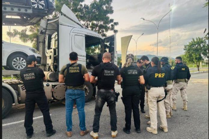 Ação integrada da PRF, PF e PC prende foragido por homicídio na BR-116, em Jequié