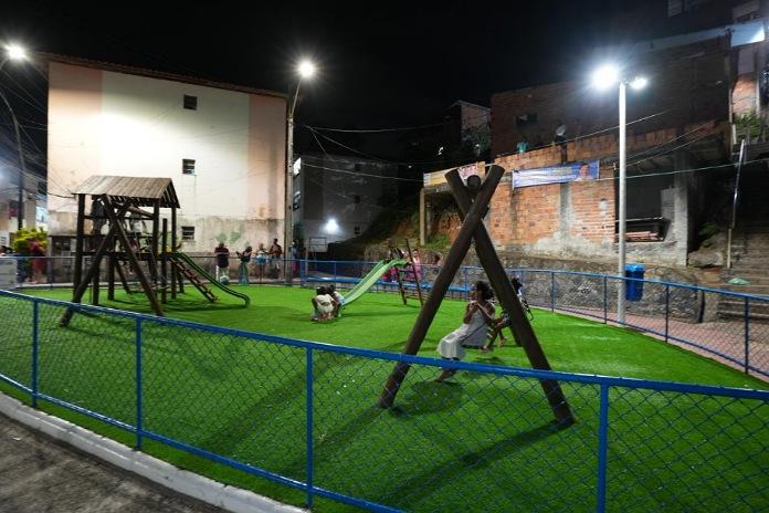 Prefeitura entrega praça requalificada em Cajazeiras VIII e ultrapassa marca de 650 novos equipamentos de lazer inaugurados