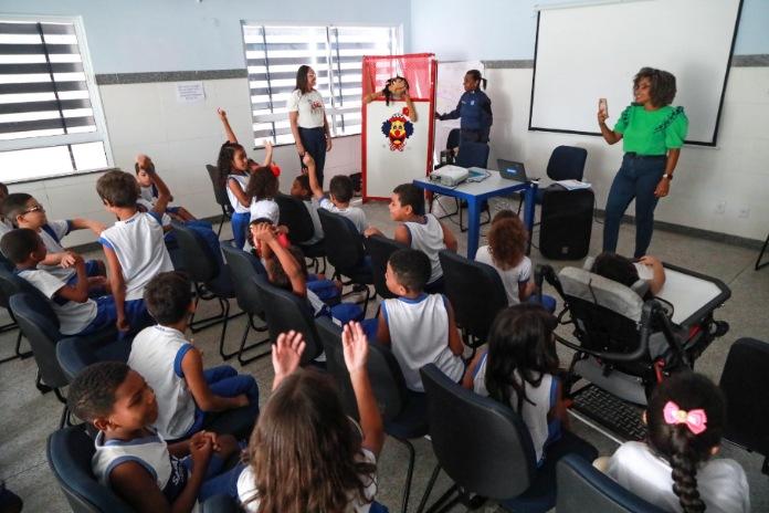 Guarda Civil leva ações contra bullying para escolas da rede municipal de Salvador